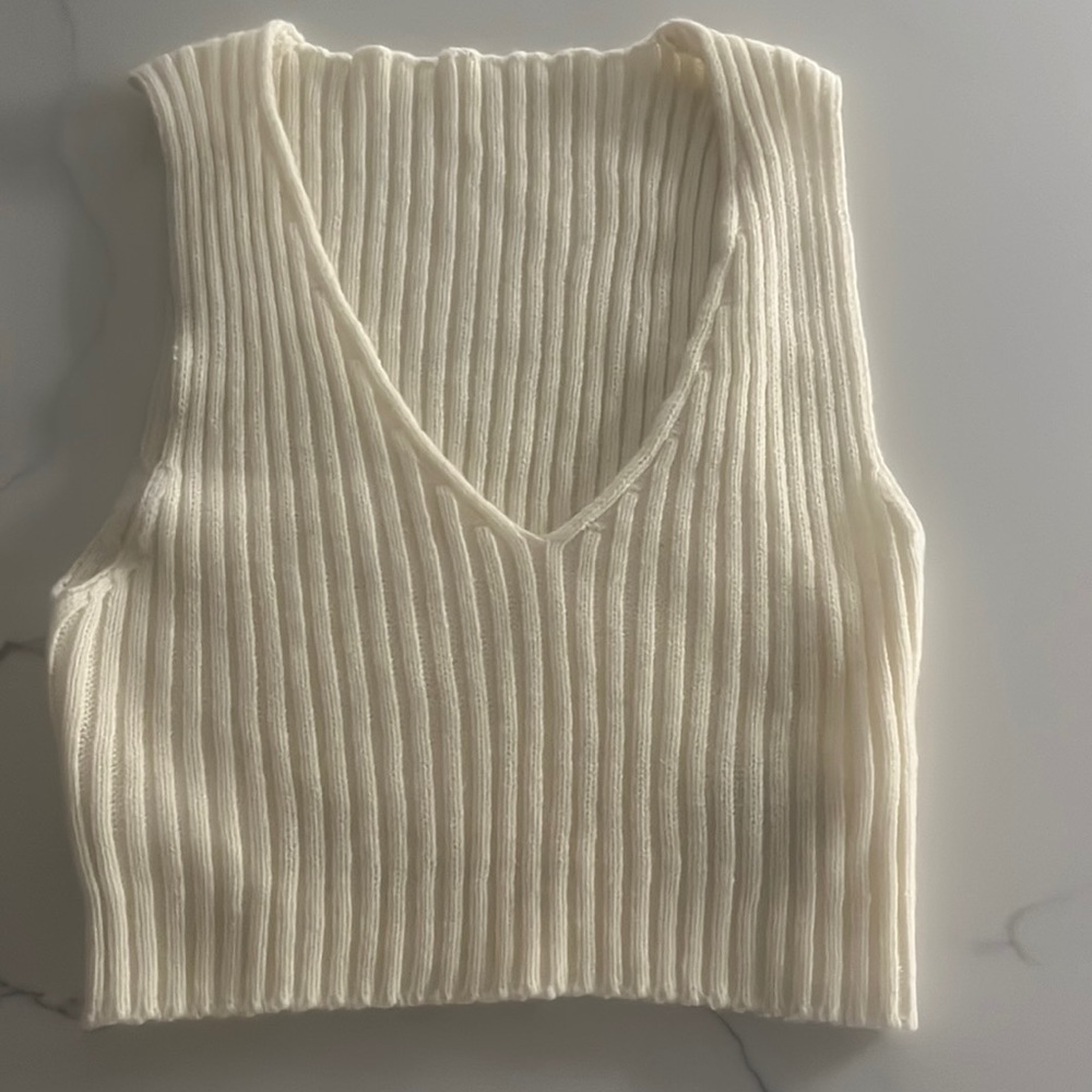 Cream white knit/sweater ribbed cropped tank